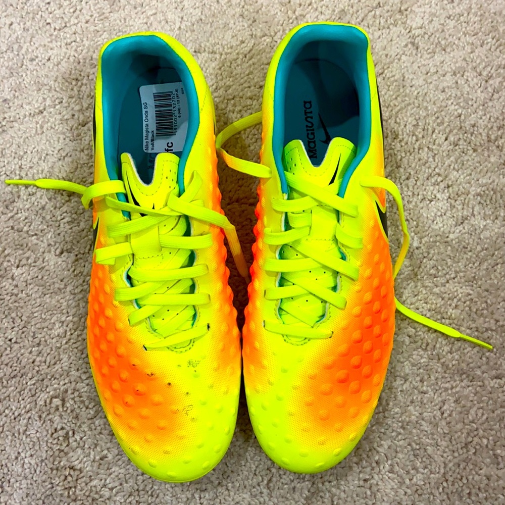 Brand new bike magista soccer cleats!